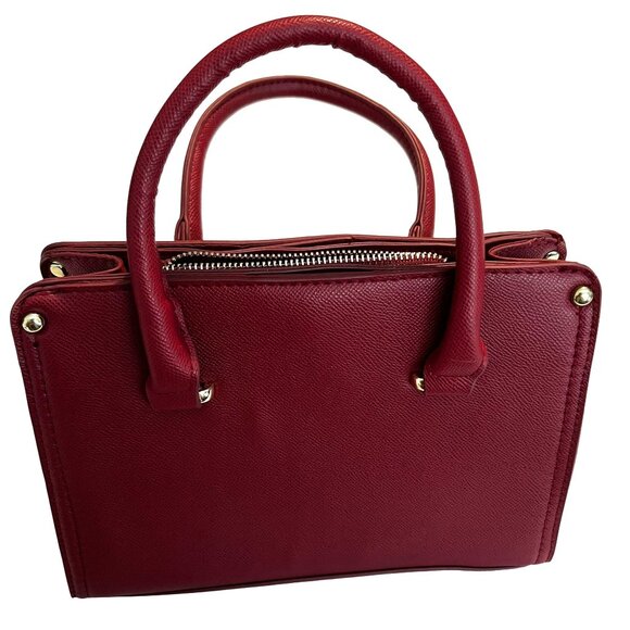 NWT Bebe Red Faux Leather Handbag With Gold Logo Charm & Detachable Strap - Picture 2 of 7